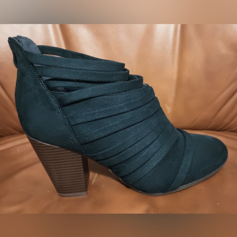 Jurnee Collection Women's Size 10 Selena Navy Blue Strappy Ankle Booties No Box